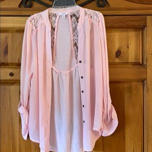 Pink, lace detailed blouse!